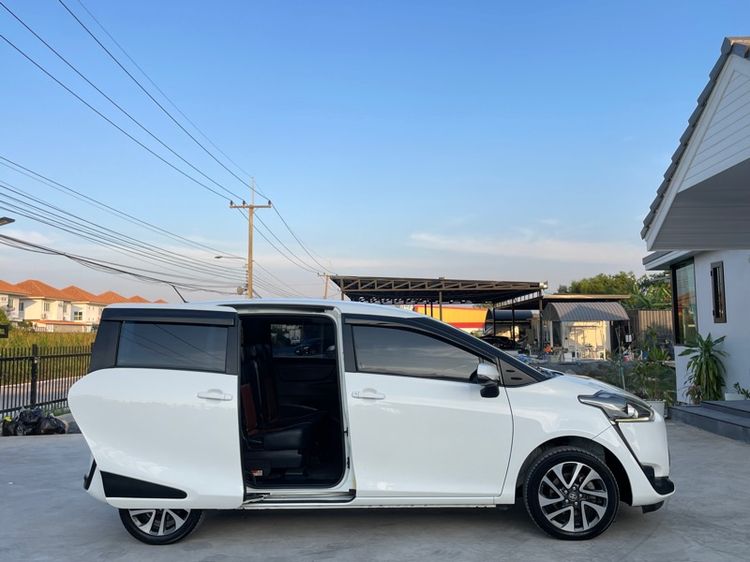 Toyota Sienta 2017 1.5 V Utility-car เบนซิน ไม่ติดแก๊ส เกียร์อัตโนมัติ ขาว รูปที่ 4