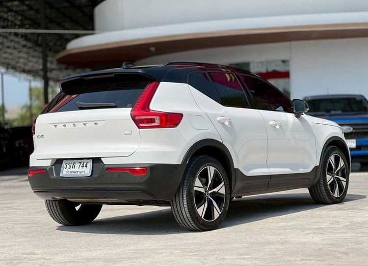 Volvo XC40 2023 Recharge 1.5 T5 R-Design Expression Utility-car ปลั๊กอินไฮบริด (PHEV) ไม่ติดแก๊ส เกียร์อัตโนมัติ ขาว รูปที่ 4