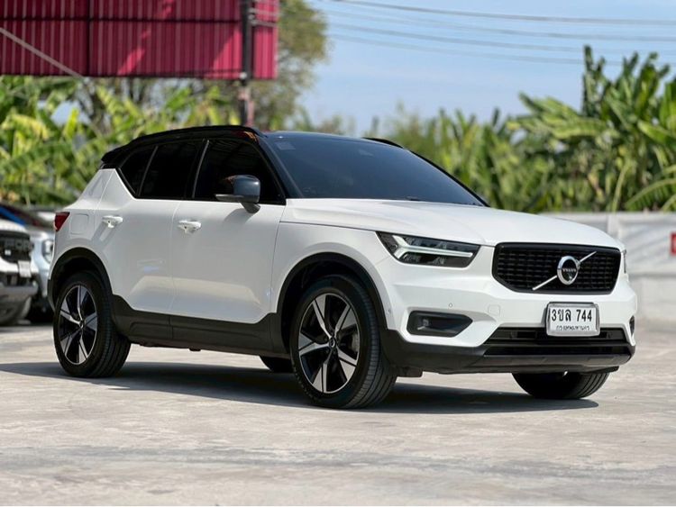 Volvo XC40 2023 Recharge 1.5 T5 R-Design Expression Utility-car ปลั๊กอินไฮบริด (PHEV) ไม่ติดแก๊ส เกียร์อัตโนมัติ ขาว