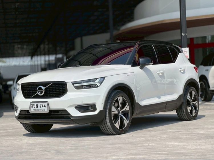 Volvo XC40 2023 Recharge 1.5 T5 R-Design Expression Utility-car ปลั๊กอินไฮบริด (PHEV) ไม่ติดแก๊ส เกียร์อัตโนมัติ ขาว รูปที่ 3
