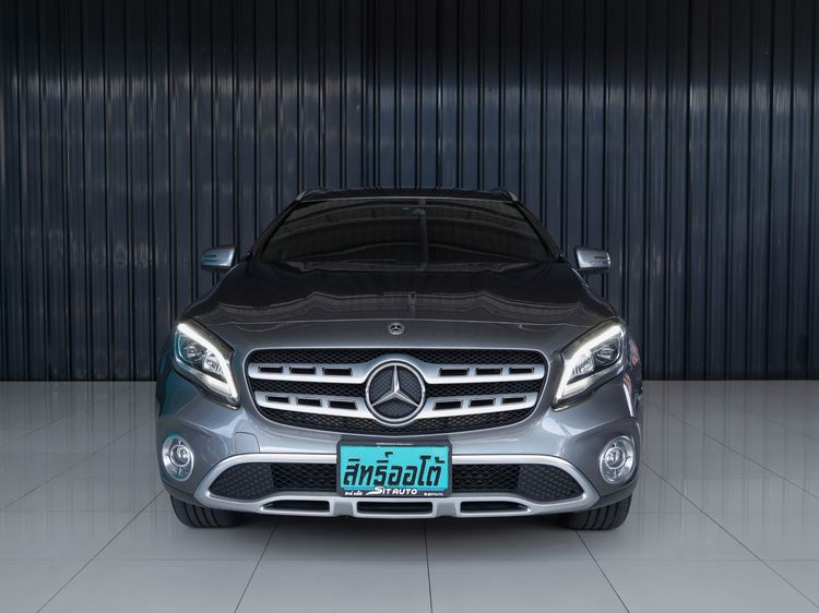 Mercedes-Benz GLA-Class 2018 GLA200 Sedan เบนซิน ไม่ติดแก๊ส เกียร์อัตโนมัติ เทา รูปที่ 2