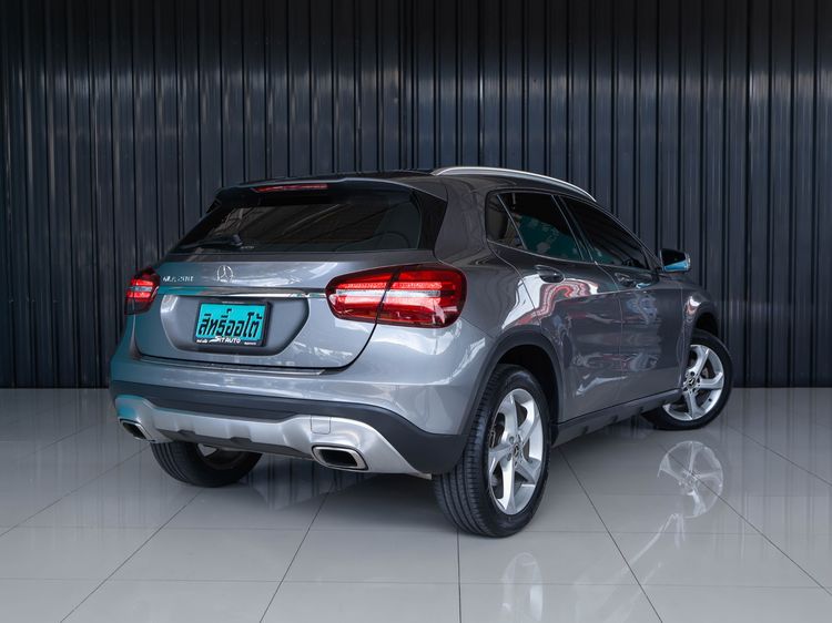 Mercedes-Benz GLA-Class 2018 GLA200 Sedan เบนซิน ไม่ติดแก๊ส เกียร์อัตโนมัติ เทา รูปที่ 4