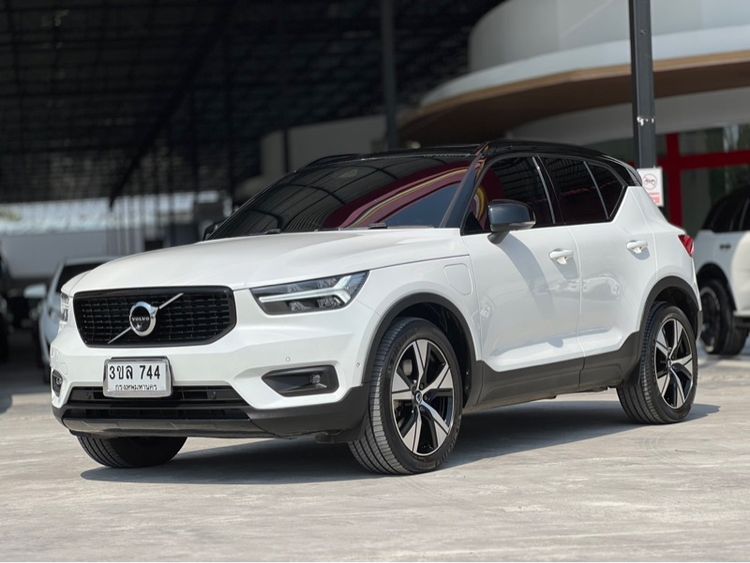 Volvo XC40 2023 Recharge 1.5 T5 R-Design Expression Utility-car ปลั๊กอินไฮบริด (PHEV) ไม่ติดแก๊ส เกียร์อัตโนมัติ ขาว