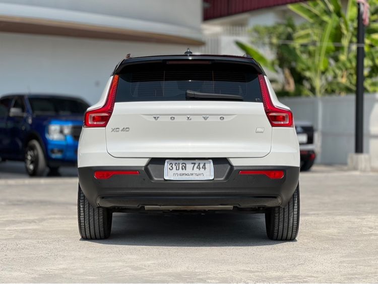 Volvo XC40 2023 Recharge 1.5 T5 R-Design Expression Utility-car ปลั๊กอินไฮบริด (PHEV) ไม่ติดแก๊ส เกียร์อัตโนมัติ ขาว รูปที่ 4