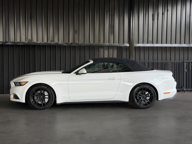 Ford Mustang 2016 2.3 Ecoboost Sedan เบนซิน ไม่ติดแก๊ส เกียร์อัตโนมัติ ขาว รูปที่ 3