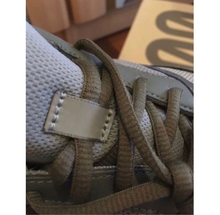 รองเท้าผ้าใบ yeezy boost 700 teal blue ของแท้ ใหม่เอี่ยม รูปที่ 6