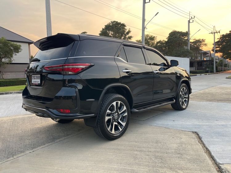 Toyota Fortuner 2022 2.4 Legender Utility-car ดีเซล ไม่ติดแก๊ส เกียร์อัตโนมัติ ดำ รูปที่ 4