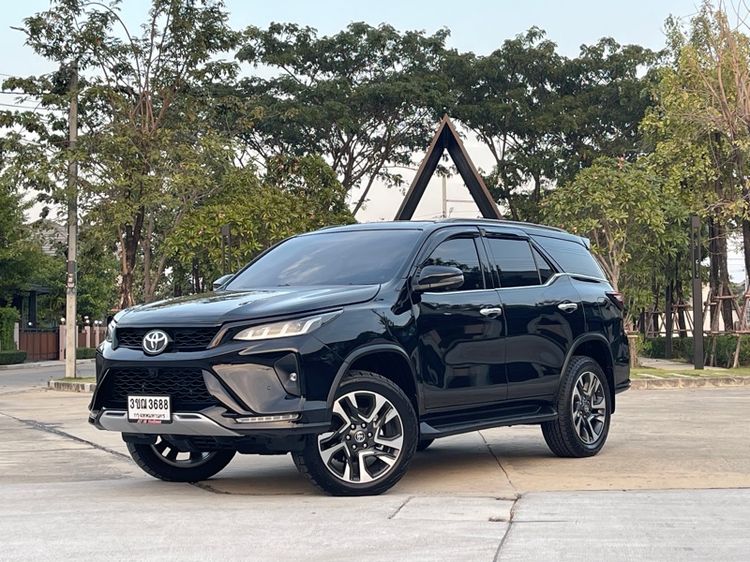 รถ Toyota Fortuner 2.4 Legender สี ดำ