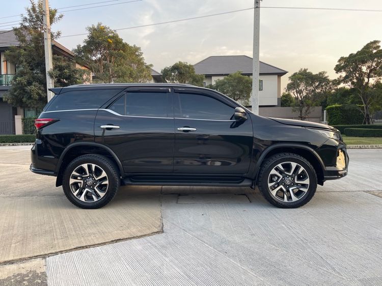 Toyota Fortuner 2022 2.4 Legender Utility-car ดีเซล ไม่ติดแก๊ส เกียร์อัตโนมัติ ดำ รูปที่ 3