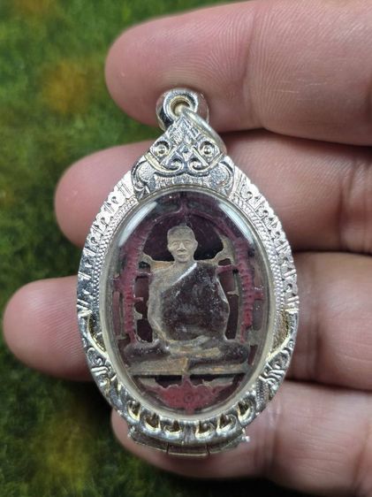 พระเหรียญฉลุหลวงพ่ออี๋เก่าๆ