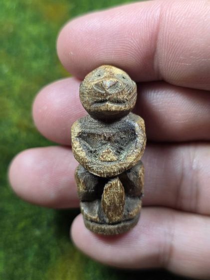 ลิงหนุมารไม้แกะเก่าๆหลวงพ่อสุ่น