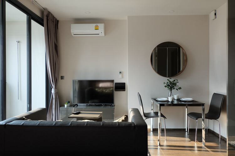 Private Elevator Condominium 1 bed 1 baht 700 meter from BTS Rajtavee