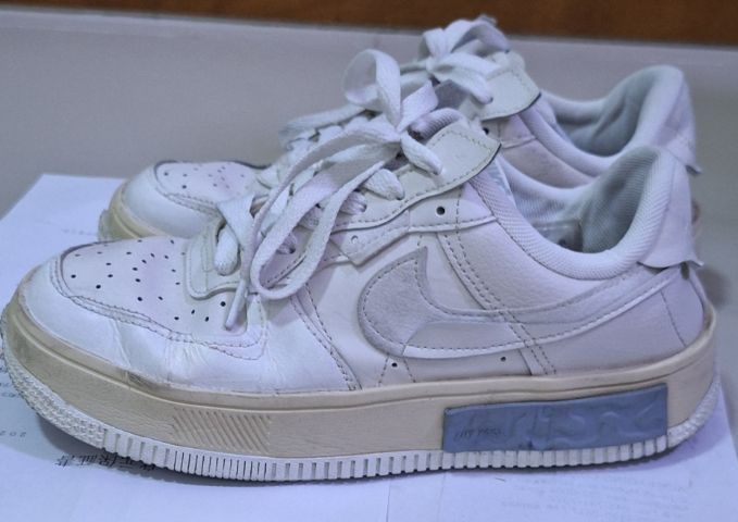 รองเท้าผ้าใบ หนังแท้ UK 5 | EU 38 | US 6.5 รองเท้า NIKE AIR FORCE1 งานแท้ไม่ใช่งานก๊อป สีขาว สภาพ 80 ขนาด 24Cm เบอร์ 38 เบาระดับ 3 สนใจทักเพิ่มเติมได้ค่ะ