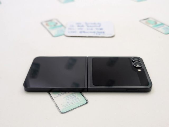 ขาย เทิร์น Samsung Galaxy Z Flip 7 Fe สี Black 128 GB สภาพสวย อุปกรณ์ครบยกกล่อง ประกันยาว เพียง 13,590 บาท เท่านั้น ครับ รูปที่ 8