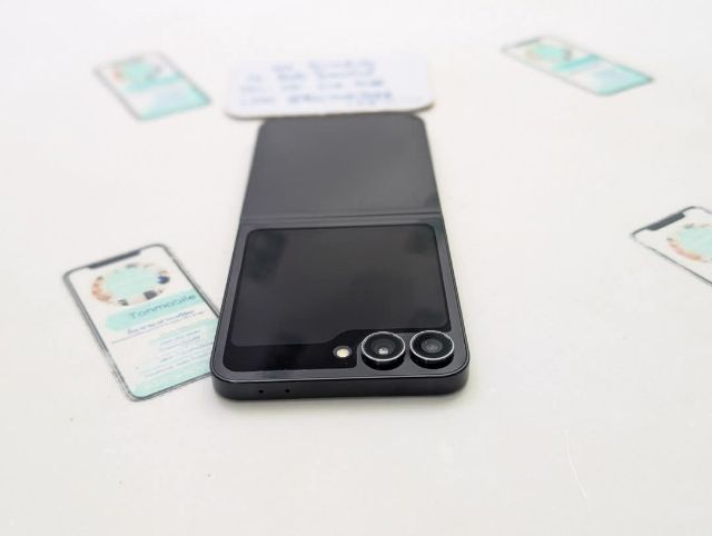 ขาย เทิร์น Samsung Galaxy Z Flip 7 Fe สี Black 128 GB สภาพสวย อุปกรณ์ครบยกกล่อง ประกันยาว เพียง 13,590 บาท เท่านั้น ครับ รูปที่ 9