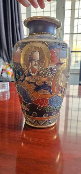 แจกันซัตสึมะญี่ปุ่นโบราณแท้ ยุคเมจิ–ไทโช เพนต์มือ ลายนูนปิดทอง สูง 32 ซม. รูปที่ 3