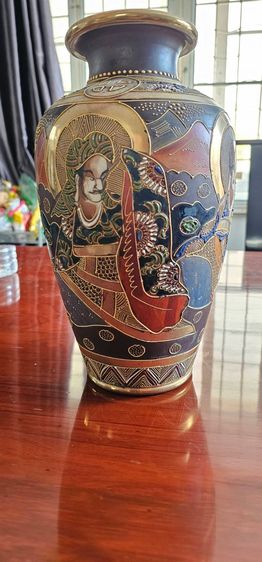 แจกันซัตสึมะญี่ปุ่นโบราณแท้ ยุคเมจิ–ไทโช เพนต์มือ ลายนูนปิดทอง สูง 32 ซม. รูปที่ 2