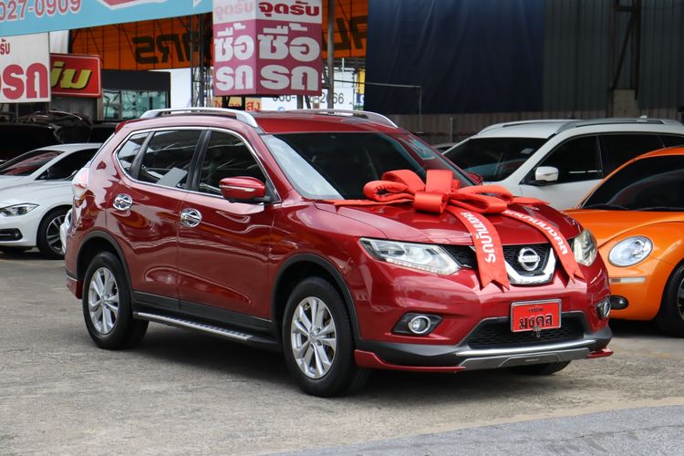 รถ Nissan X-Trail 2.0 4WD สี แดง