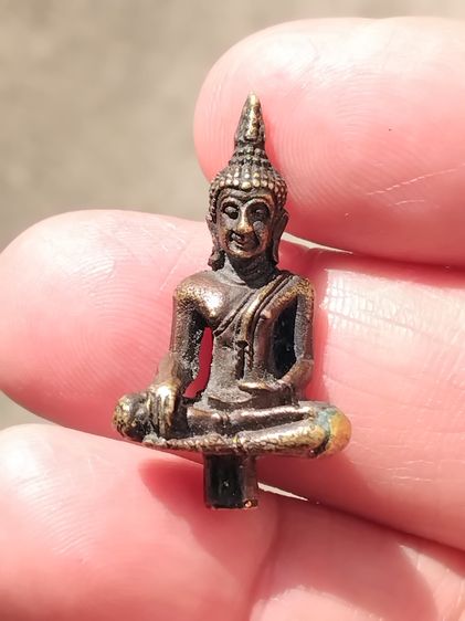 พระยอดธงหลวงพ่อคูณ วัดบ้านไร่ รุ่น ๑ รุ่นรับเสด็จ ปี 2538 ครบรอบ 72 พรรษา เนื้อทองผสม จ.นครราชสีมา