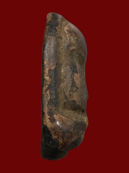 พระปิดตาหลังแบบ หลวงพ่อแก้ว วัดเครือวัลย์ ฝังตระกรุดทองคำ3ดอก เนื้อผงคลุกรัก รูปที่ 4