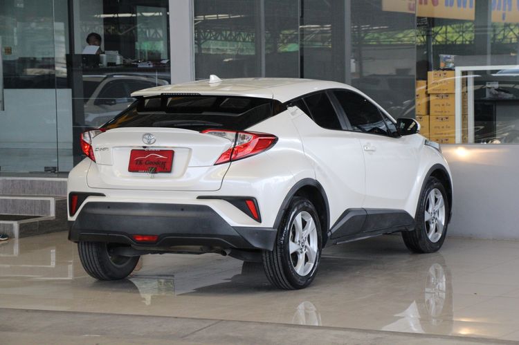 Toyota C-HR 2019 1.8 Entry Utility-car เบนซิน ไม่ติดแก๊ส เกียร์อัตโนมัติ ขาว รูปที่ 2