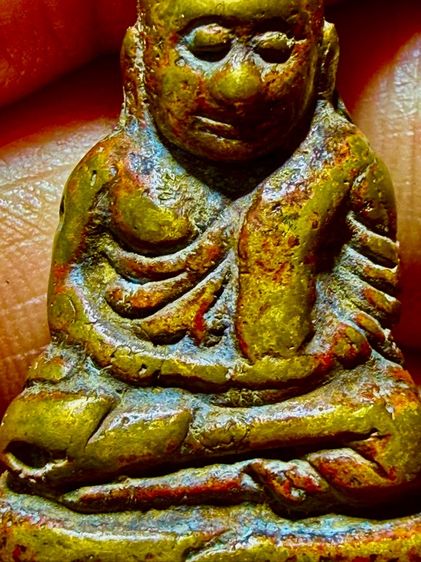 หลวงพ่อเงิน วัดบางคลาน จ.พิจิตร เนื้อเหลืองอมเขียวสาเเดงเก่าๆ พระหล่อโบราณเนื้อสวยๆเก่าๆพระเหมาๆบ้านๆ  พระคนแก่เก่าเก็บทิ้งใว้ก่อนจากไป