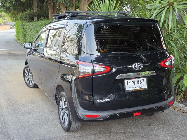 Toyota Sienta 2021 1.5 V Utility-car เบนซิน ไม่ติดแก๊ส เกียร์อัตโนมัติ ดำ รูปที่ 2