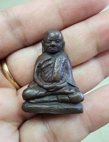 รูปหล่อหลวงพ่อเงิน พิมพ์วัดท่ามะไฟเนื้อสนิมแดงเก่า ๆ