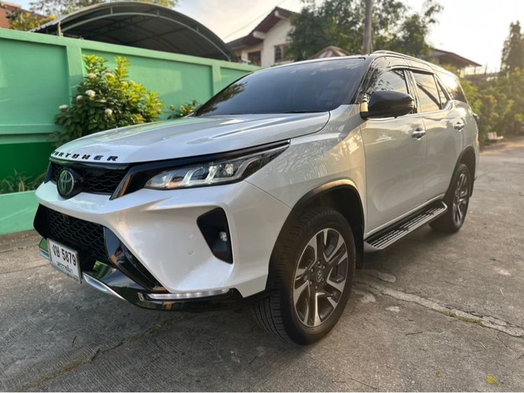 Toyota Fortuner 2023 2.4 Legender Black Top Utility-car ดีเซล ไม่ติดแก๊ส เกียร์อัตโนมัติ ขาว รูปที่ 2