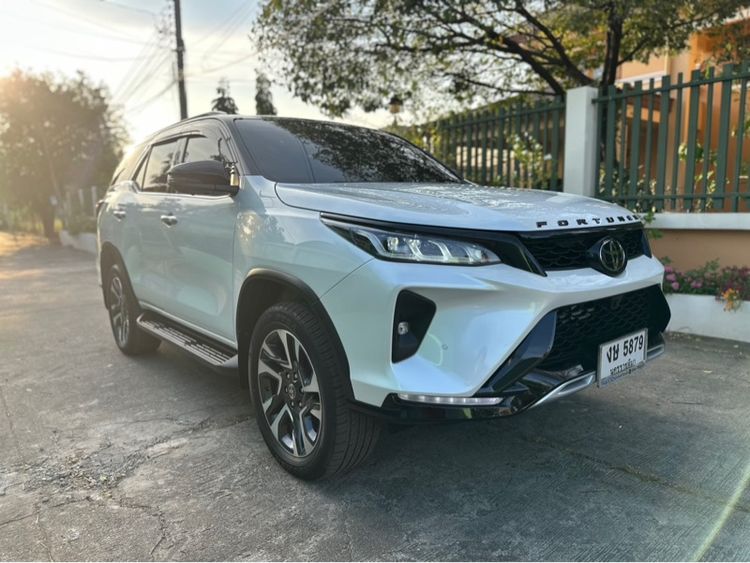 Toyota Fortuner 2023 2.4 Legender Black Top Utility-car ดีเซล ไม่ติดแก๊ส เกียร์อัตโนมัติ ขาว รูปที่ 3