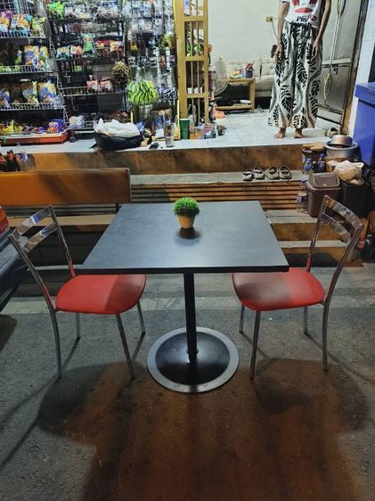 ชุดโต๊ะอย่างดี ตัวเก้าอี้เป็นสแตนเลส สวยและแข็งแรงมาก รูปที่ 2