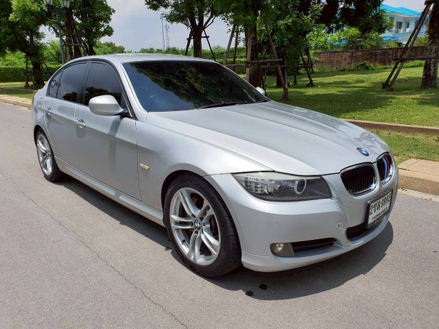 รถ BMW Series 3 320i สี บรอนซ์เงิน