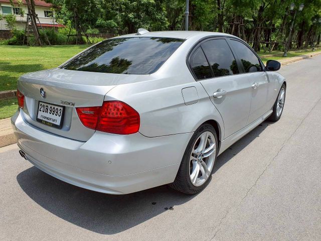 BMW Series 3 2010 320i Sedan เบนซิน ไม่ติดแก๊ส เกียร์อัตโนมัติ บรอนซ์เงิน รูปที่ 2