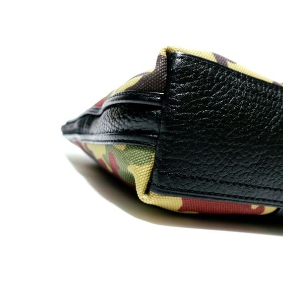 Used Like New 3.1 Phillip lim
31 Minute Camo Print Leather Trim Clutch Bag รูปที่ 9