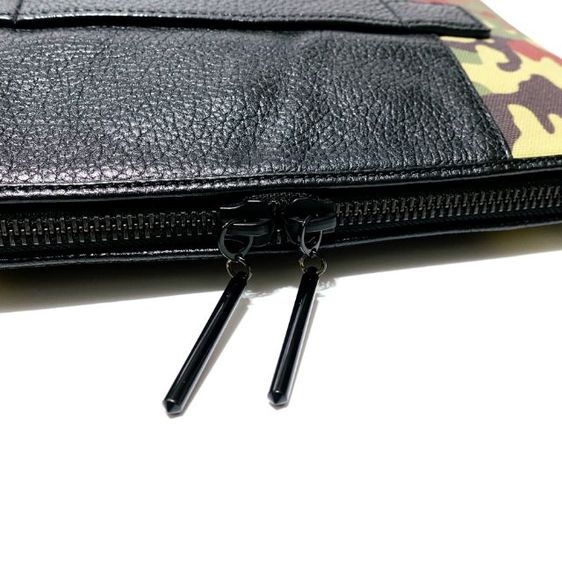 Used Like New 3.1 Phillip lim
31 Minute Camo Print Leather Trim Clutch Bag รูปที่ 12