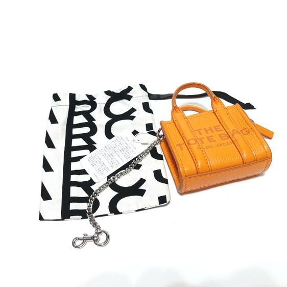 New MARC JACOBS The Leather Nano Tote Bag Charm in Orange Silver Hardware รูปที่ 10