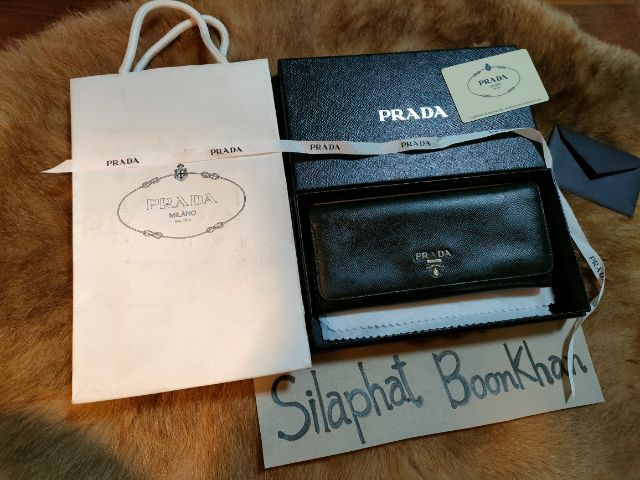 ไม่ระบุ ดำ อื่นๆ ❌ขายแล้วค่ะ❌กระเป๋าPradaของแท้💯 รุ่น Saffiano Leather Wallet
(ราคาช็อปที่ซื้อมา 37,000บาท) ส่งต่อราคาเบาๆ