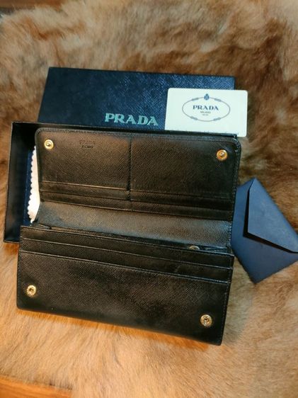 ❌ขายแล้วค่ะ❌กระเป๋าPradaของแท้💯 รุ่น Saffiano Leather Wallet
(ราคาช็อปที่ซื้อมา 37,000บาท) ส่งต่อราคาเบาๆ รูปที่ 3