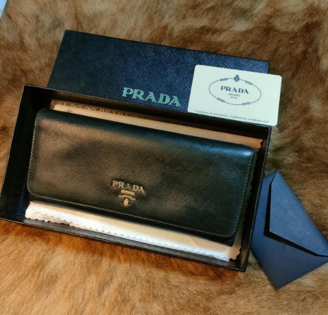❌ขายแล้วค่ะ❌กระเป๋าPradaของแท้💯 รุ่น Saffiano Leather Wallet
(ราคาช็อปที่ซื้อมา 37,000บาท) ส่งต่อราคาเบาๆ รูปที่ 2