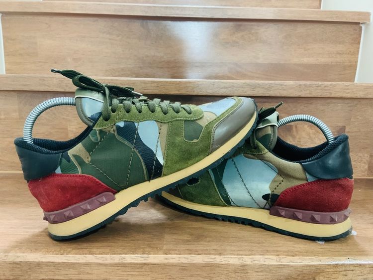 อื่นๆ หนังแท้ รองเท้าผ้าใบ รองเท้าหนัง VALENTINO made in ITALY แท้ 💯 เบอร์ 40 cm 26 คนเท้า 25.5-26.5 cm ใส่ได้ครับ สภาพดีมาก ดีเทลสวย พื้นเต็ม ทรงสวย หายากน่าสะลมครับ