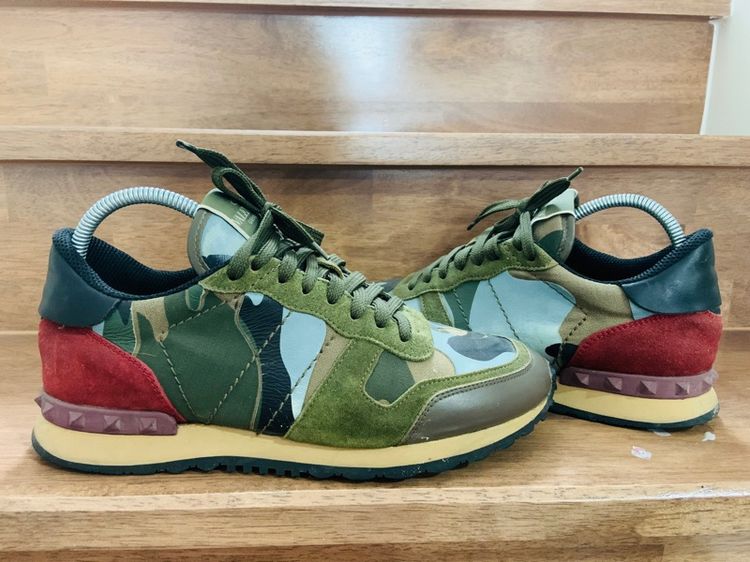 รองเท้าหนัง VALENTINO made in ITALY แท้ 💯 เบอร์ 40 cm 26 คนเท้า 25.5-26.5 cm ใส่ได้ครับ สภาพดีมาก ดีเทลสวย พื้นเต็ม ทรงสวย หายากน่าสะลมครับ รูปที่ 2