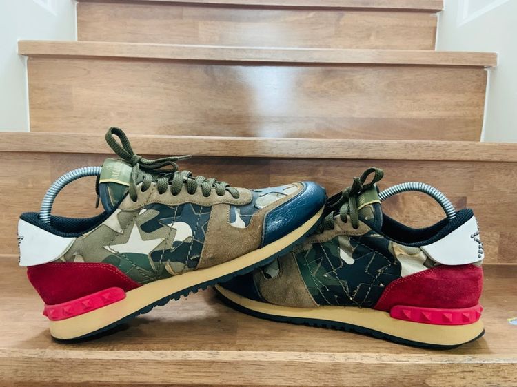 อื่นๆ หนังแท้ รองเท้าหนัง VALENTINO made in ITALY แท้ 💯 เบอร์ 40 cm 26 คนเท้า 25.5-26.5 cm ใส่ได้ครับ สภาพดีมาก ดีเทลสวย พื้นเต็ม ทรงสวย หายากน่าสะลมครับ