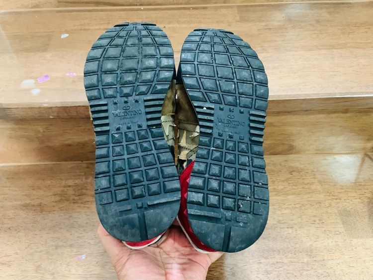 รองเท้าหนัง VALENTINO made in ITALY แท้ 💯 เบอร์ 40 cm 26 คนเท้า 25.5-26.5 cm ใส่ได้ครับ สภาพดีมาก ดีเทลสวย พื้นเต็ม ทรงสวย หายากน่าสะลมครับ รูปที่ 7