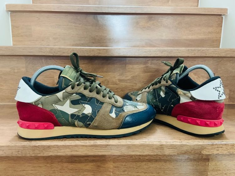 รองเท้าหนัง VALENTINO made in ITALY แท้ 💯 เบอร์ 40 cm 26 คนเท้า 25.5-26.5 cm ใส่ได้ครับ สภาพดีมาก ดีเทลสวย พื้นเต็ม ทรงสวย หายากน่าสะลมครับ รูปที่ 2