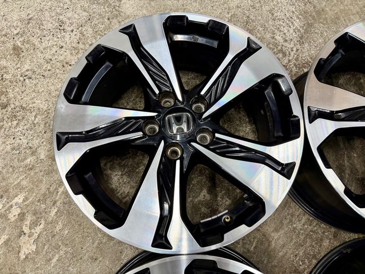 ล้อแม็ก HONDA CRV G5 ขอบ 17” สีเดิม มีริ้วรอยนิดหน่อยตามรูป รูปที่ 4