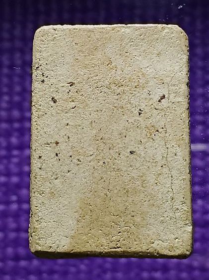 พระสมเด็จวัดเกศไชโย รุ่นเเรก พบอยู่ในใต้ฐานพระประธานใหญ่ ขณะที่กำลังบูรณะวัด สภาพสวยมาก ผิวเดิม ไม่ผ่านการเช็ดล้าง พบจำนวนน้อย รูปที่ 2