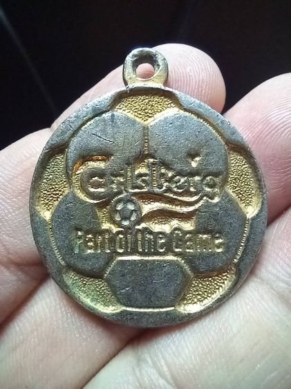 เหรียญที่ระลึก LIVERPOOL Football Club หลัง Carlsberg Part of the Game เนื้อตะกั่วชุบกะหลั่ยทองเก่า รูปที่ 2