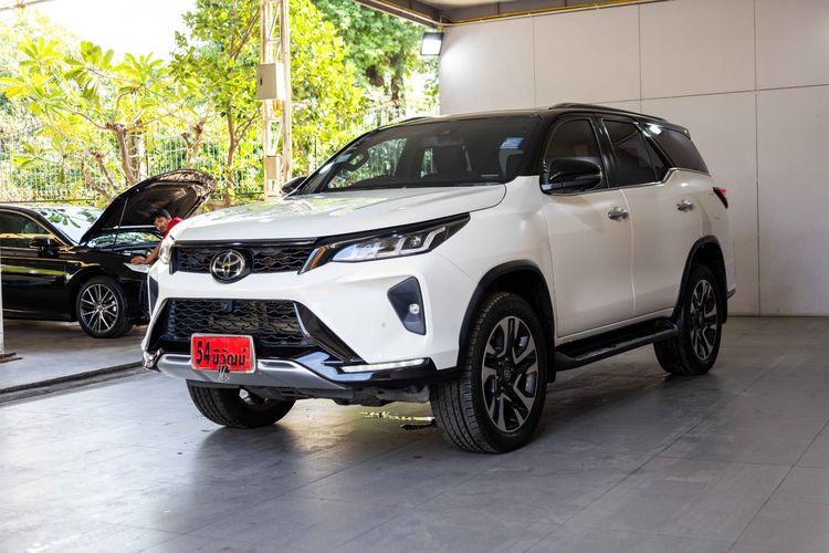 Toyota Fortuner 2020 2.8 Legender 4WD Utility-car ดีเซล ไม่ติดแก๊ส เกียร์อัตโนมัติ ขาว รูปที่ 3