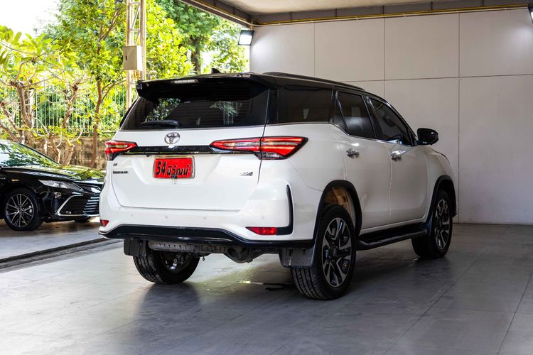 Toyota Fortuner 2020 2.8 Legender 4WD Utility-car ดีเซล ไม่ติดแก๊ส เกียร์อัตโนมัติ ขาว รูปที่ 4