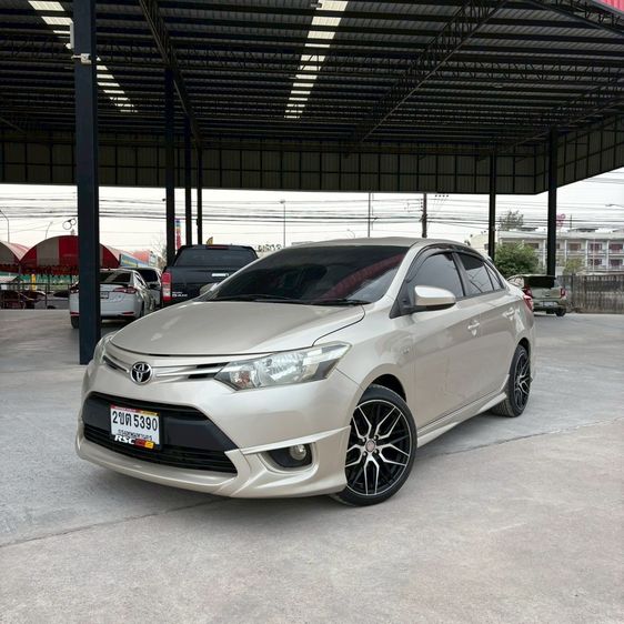 รถ Toyota Vios 1.5 E สี น้ำตาล